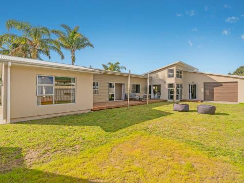 Breezy Daze - Cooks Beach Holiday Home