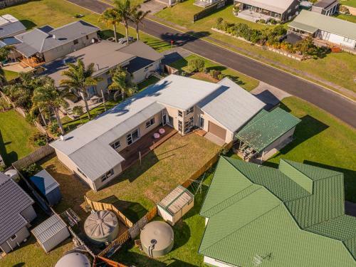 Breezy Daze - Cooks Beach Holiday Home