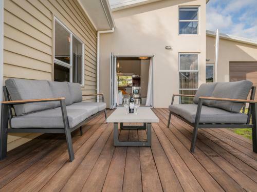 Breezy Daze - Cooks Beach Holiday Home