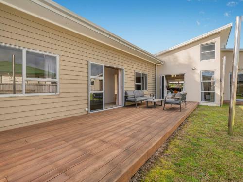 Breezy Daze - Cooks Beach Holiday Home