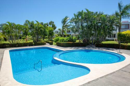 Beach, Safe, Clean, Wifi, Pool, 4 Families
