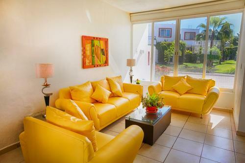 Beach, Safe, Clean, Wifi, Pool, 4 Families