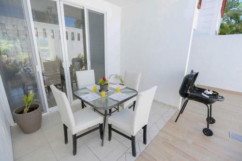 Beach, Safe, Clean, Wifi, Pool, 4 Families