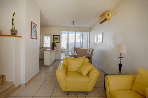 Beach, Safe, Clean, Wifi, Pool, 4 Families