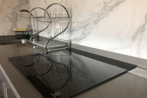 Moderno Studio Equipado En Sierra Apartments, A 5 Minutos de Six Flags