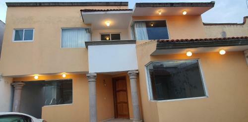Placida Residencia A Pie De La Monta�a.