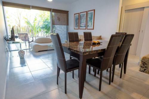 Spacious And Private Retreat 1 Block From The Beach In Progreso East