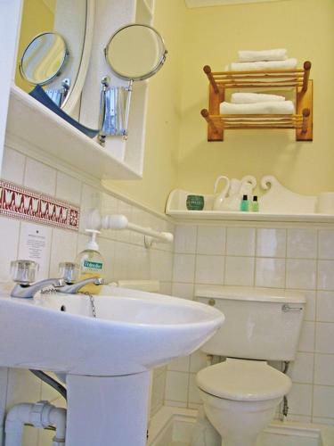 Hostal Tower House 1066