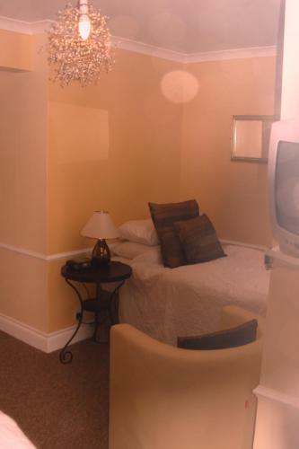 Hostal Tower House 1066