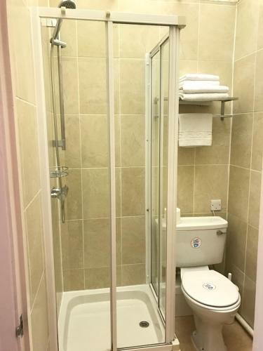 Hostal Churchills Hotel