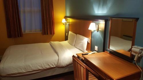 Chatsworth Hotel