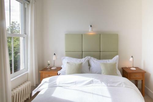 Hostal Black Rock House