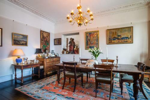 Hostal Black Rock House