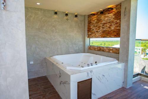 Apartamento Two Lux Beachfront Penthouses, 2 Jacuzzi, 2 Rooftops, 2 Pools, Gym, Kid's Club, Bar