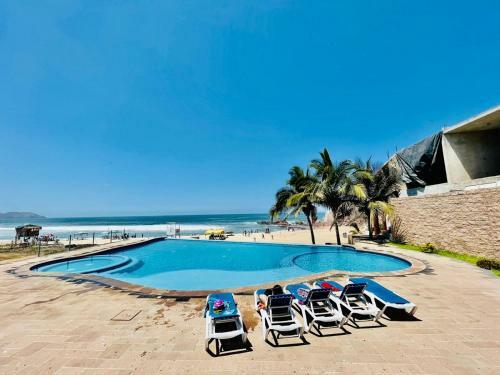 Casa Turquesa Pie De Playa Mazatlan (brujas)
