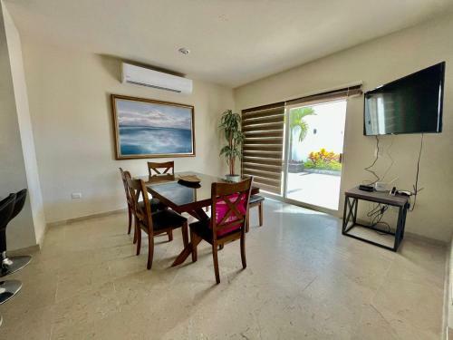 Casa Diamante A Pie de Playa Mazatlan( Brujas Residence)