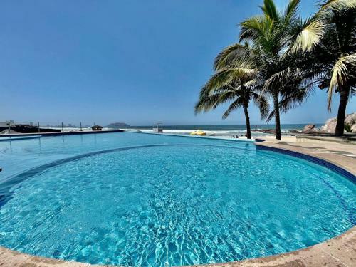 Casa Diamante A Pie de Playa Mazatlan( Brujas Residence)