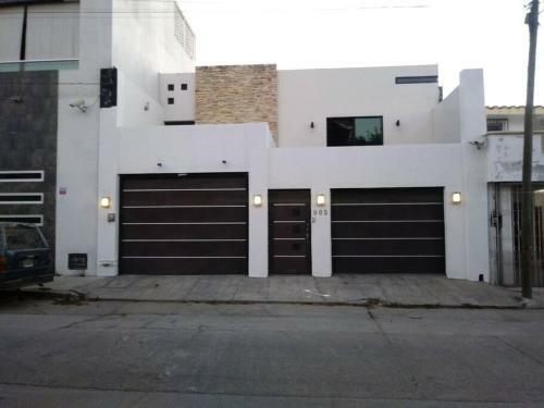 Casa Grande, Centrica Y Muy Espaciosa!!!