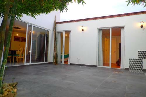 Quiet House W/3 Be + Spacious & Lightt