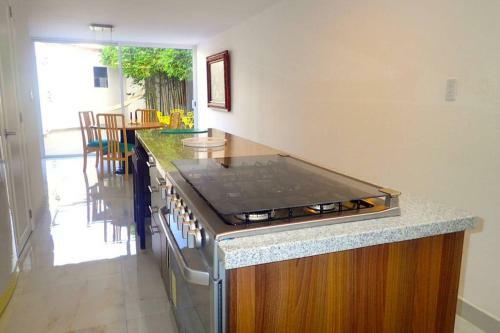 Quiet House W/3 Be + Spacious & Lightt