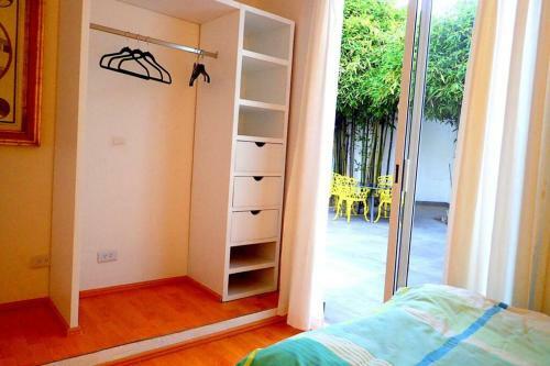 Quiet House W/3 Be + Spacious & Lightt