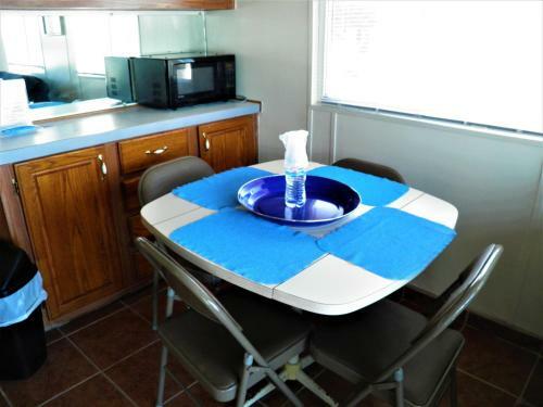 6 &14 Equipped Beach House Seaside Hotel