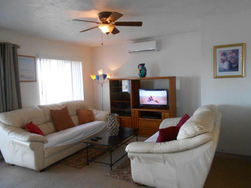 6 &14 Equipped Beach House Seaside Hotel
