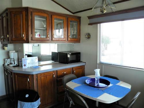 6 &14 Equipped Beach House Seaside Hotel
