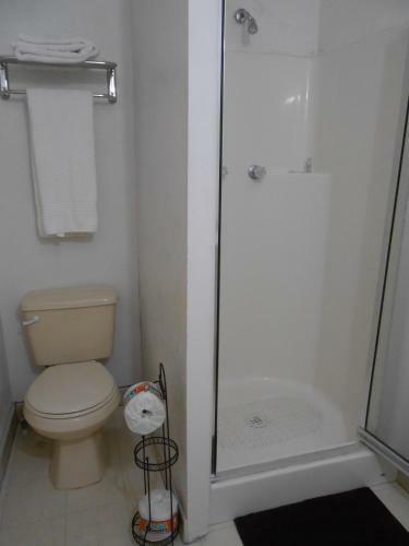 6 &14 Equipped Beach House Seaside Hotel
