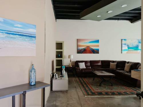 Hostal Sleeps 16 People "goliath" Super Apartment 2 Minutes From Sandy Beach