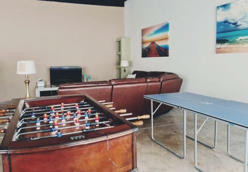 Hostal Sleeps 16 People "goliath" Super Apartment 2 Minutes From Sandy Beach