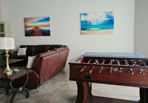 Hostal Sleeps 16 People "goliath" Super Apartment 2 Minutes From Sandy Beach