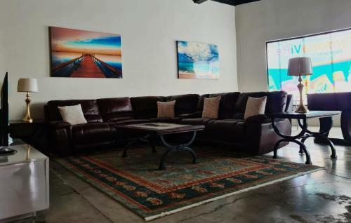 Hostal Sleeps 16 People "goliath" Super Apartment 2 Minutes From Sandy Beach