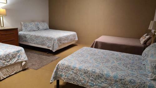 Hostal Sleeps 16 People "goliath" Super Apartment 2 Minutes From Sandy Beach
