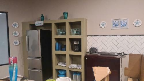 Hostal Sleeps 16 People "goliath" Super Apartment 2 Minutes From Sandy Beach