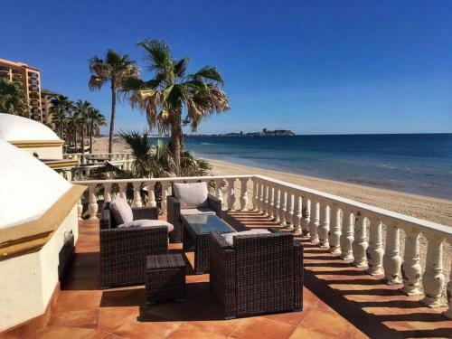 Gorgeous Beachfront Villa Rocky Point, Sandy Beach