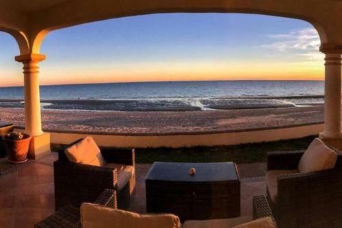 Gorgeous Beachfront Villa Rocky Point, Sandy Beach