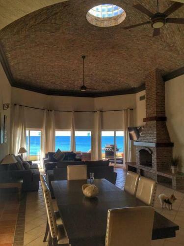 Gorgeous Beachfront Villa Rocky Point, Sandy Beach