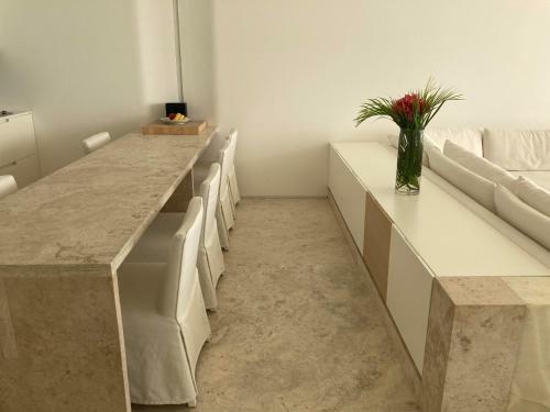 Sublime Oceanfront Viceroy 2bd Condo