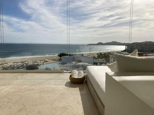 Sublime Oceanfront Viceroy 2bd Condo