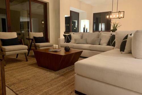 Villa Luxurious Unique & Enchanting 5 Br Ph Ocenan Front