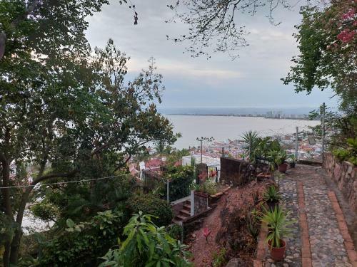 Hostal Casa En El Cerro Suites Frente Al Malec�n