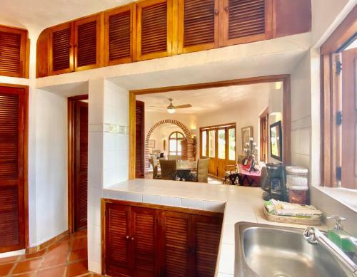 Elegant Small Hillside Villa With Ocean Views