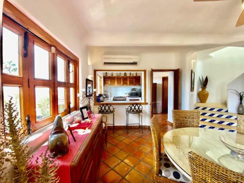Elegant Small Hillside Villa With Ocean Views