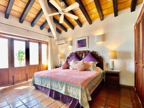 Elegant Small Hillside Villa With Ocean Views