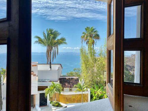 Elegant Small Hillside Villa With Ocean Views