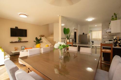 Jacuzzi Home, Holidays