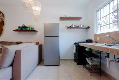 Rare Downtown Private Apartment Walk To 5th And The Ocean