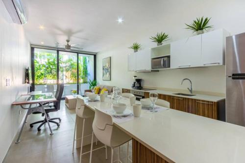 Entire Apartment, Excellent Location The City 1004