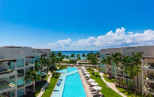 Embassy Penthouse Beachfront At The Elements By Bric